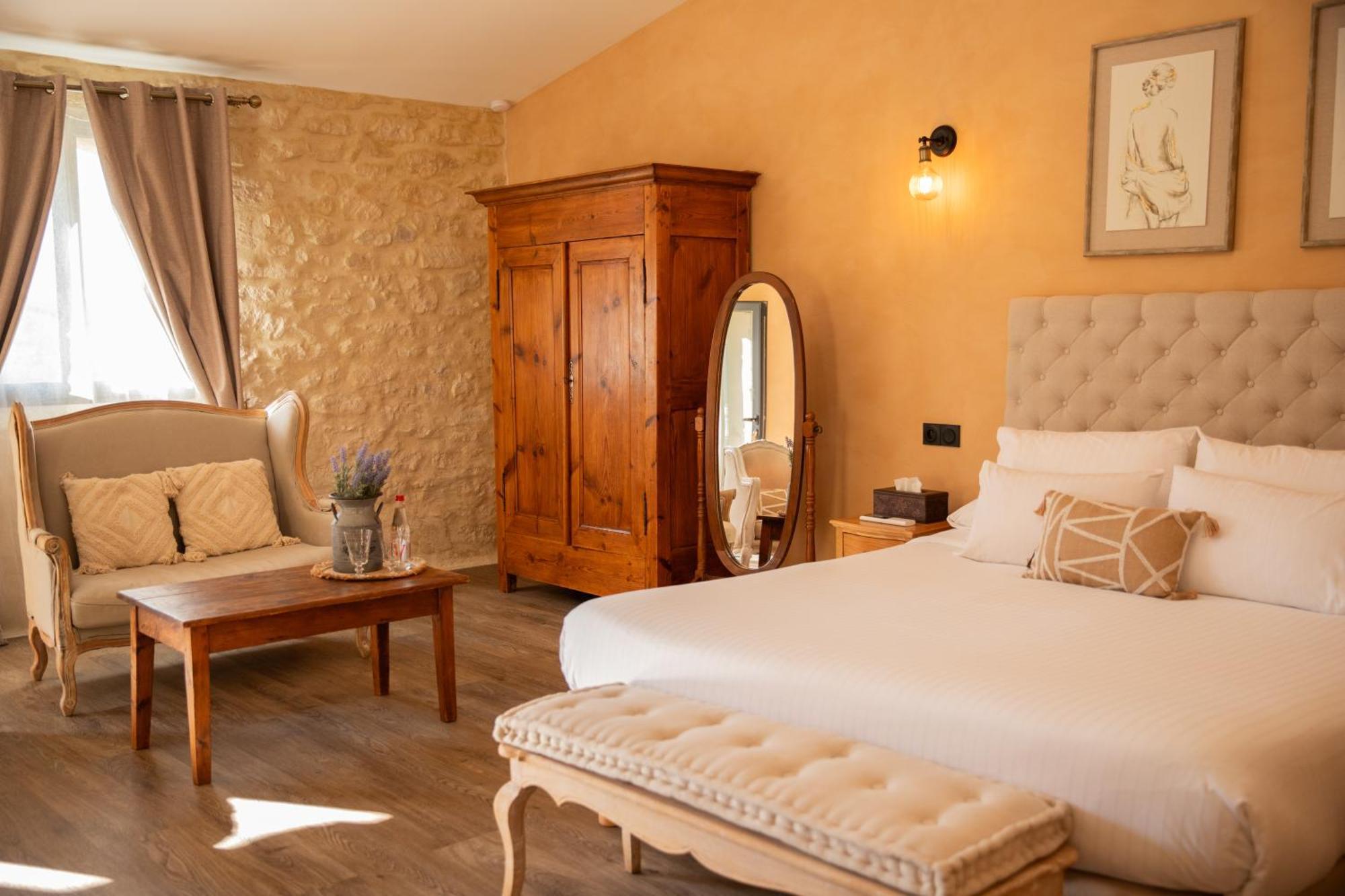 Maison Roucas - Restaurant Et Chambres D'Hotes Solerieux Bagian luar foto