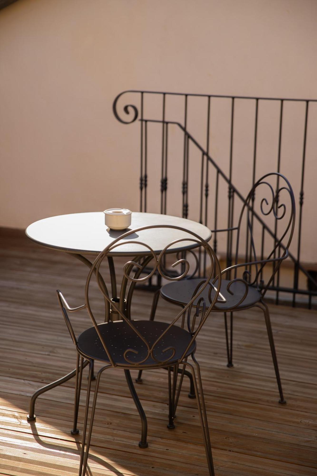 Maison Roucas - Restaurant Et Chambres D'Hotes Solerieux Bagian luar foto