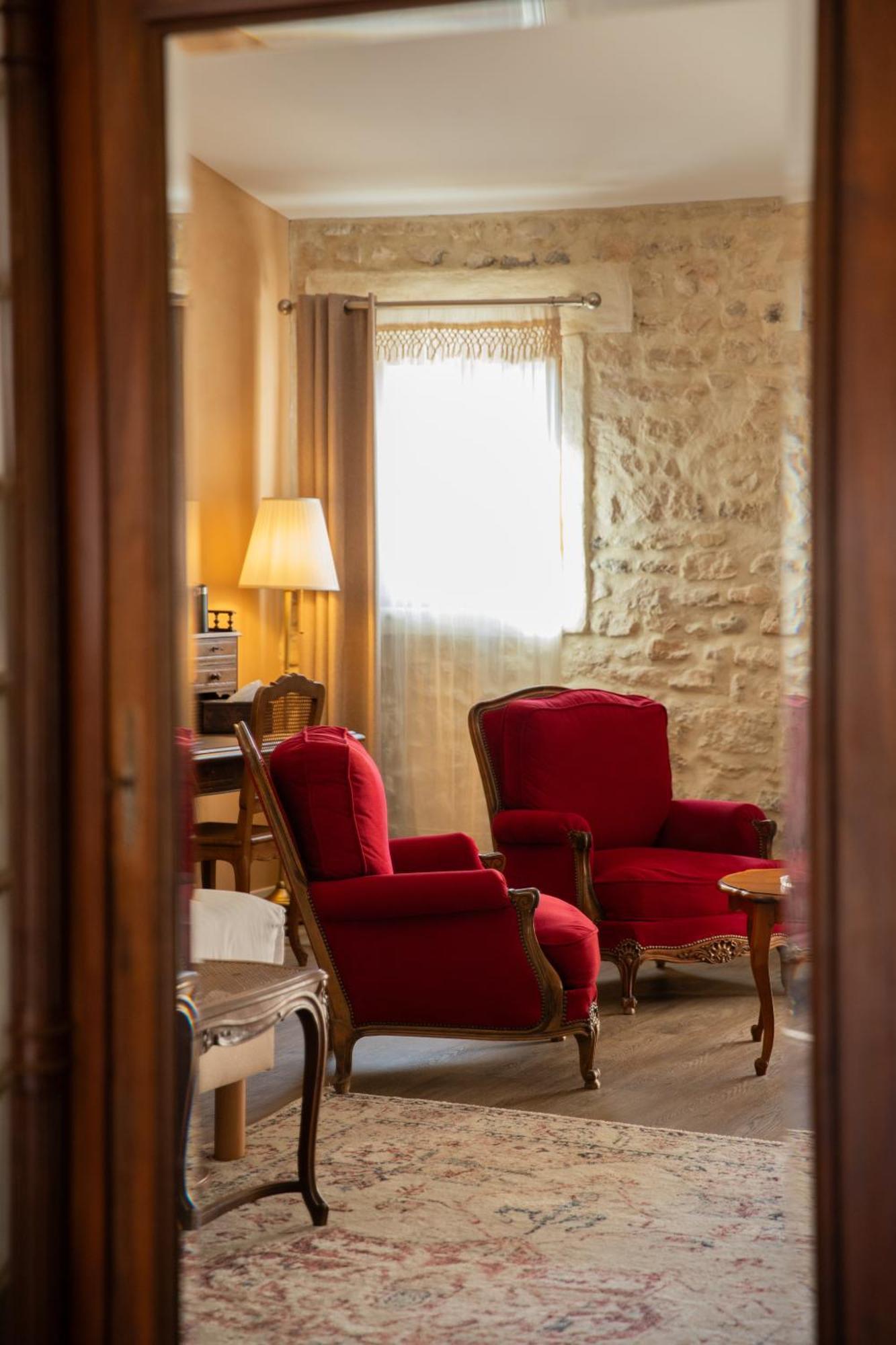 Maison Roucas - Restaurant Et Chambres D'Hotes Solerieux Bagian luar foto